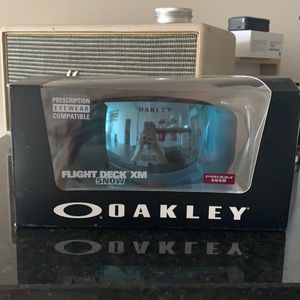 Brand New Oakley Flight Deck XM snow goggles